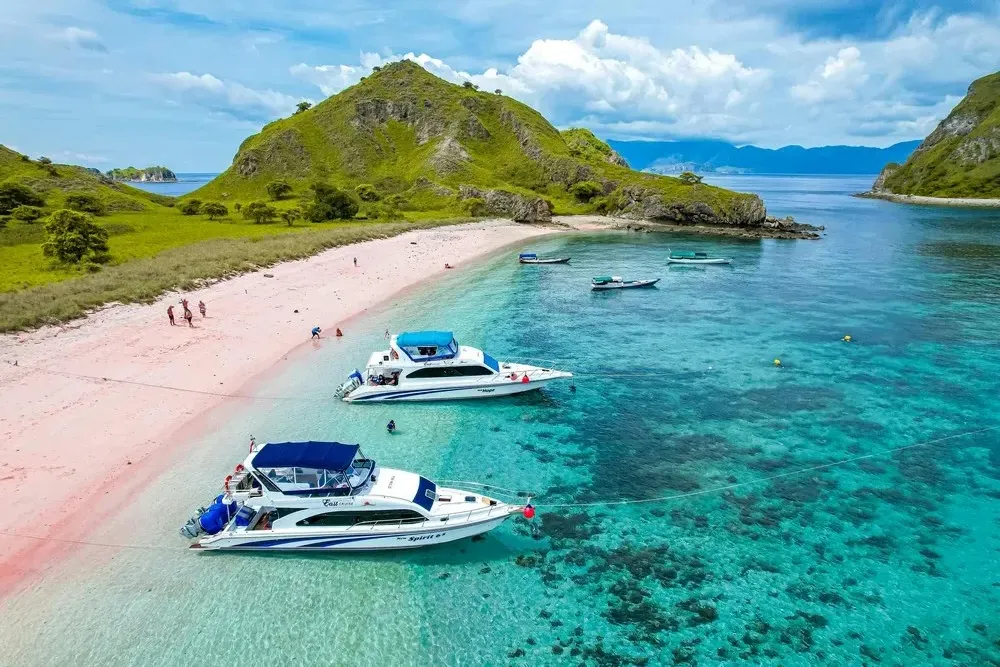 Labuan Bajo Experience - Luxury Phinisi Komodo Charter 2026